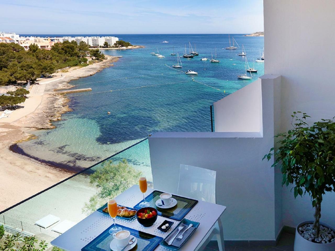 Appartamento con Vista Parziale sul Mare