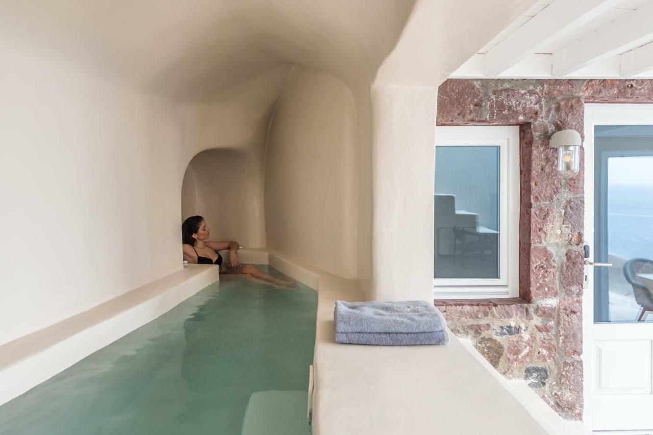 Deluxe Poolvilla mit Blick auf die Caldera und direktem Blick auf den Sonnenuntergang