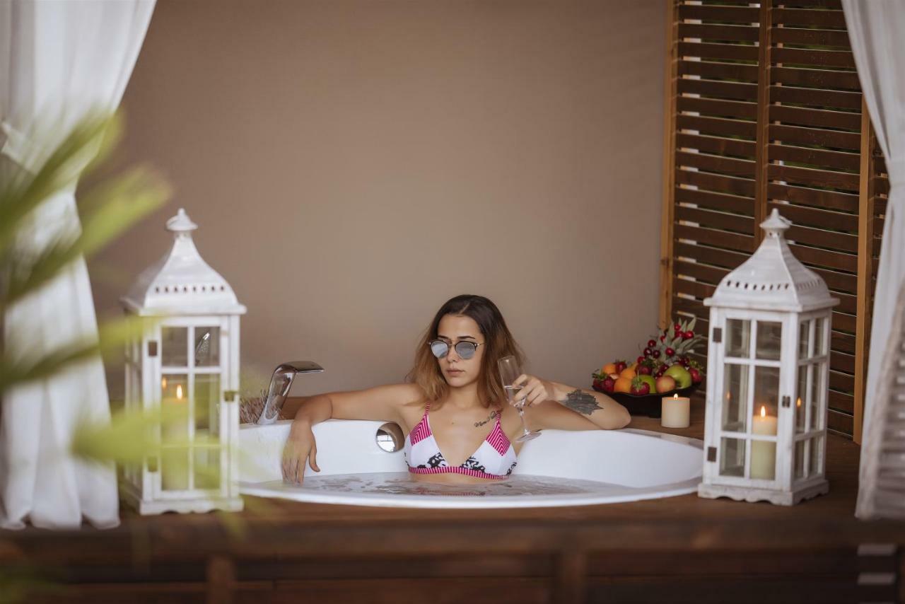 Honeymoon Room Spa Bath Swim Up