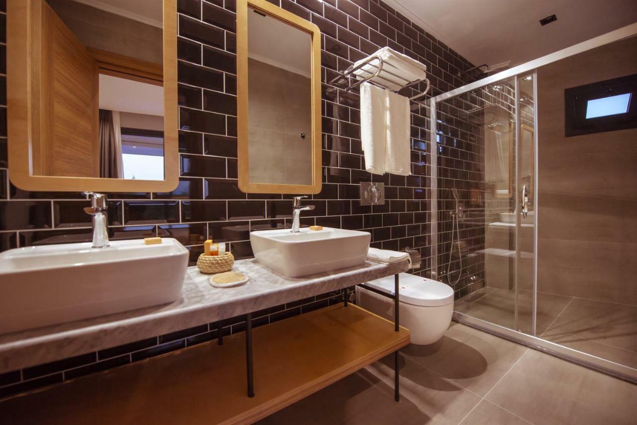 Deluxe Room Spa Bath Pool View