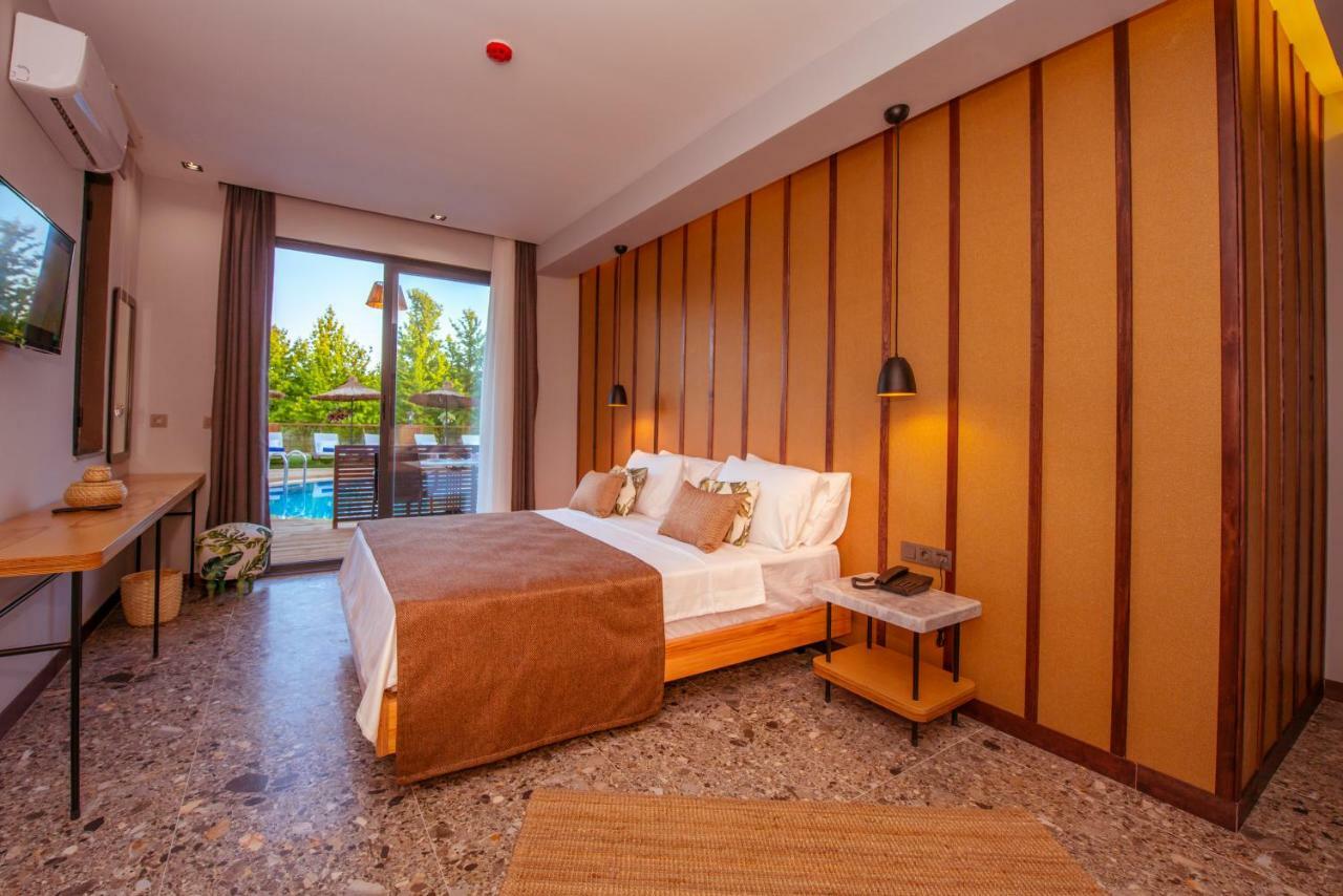 Honeymoon Room Spa Bath Swim Up