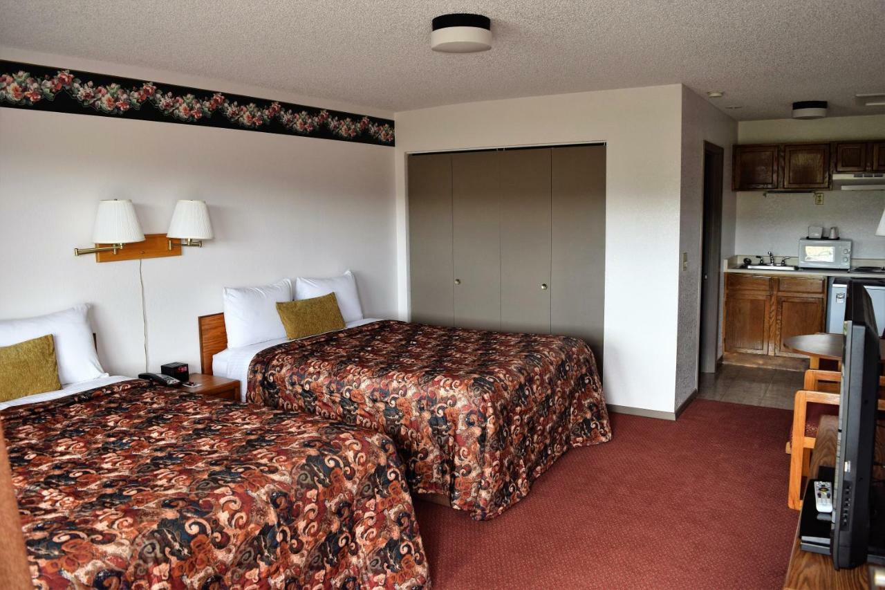 Queen Room Two Queen Beds Non-Smoking