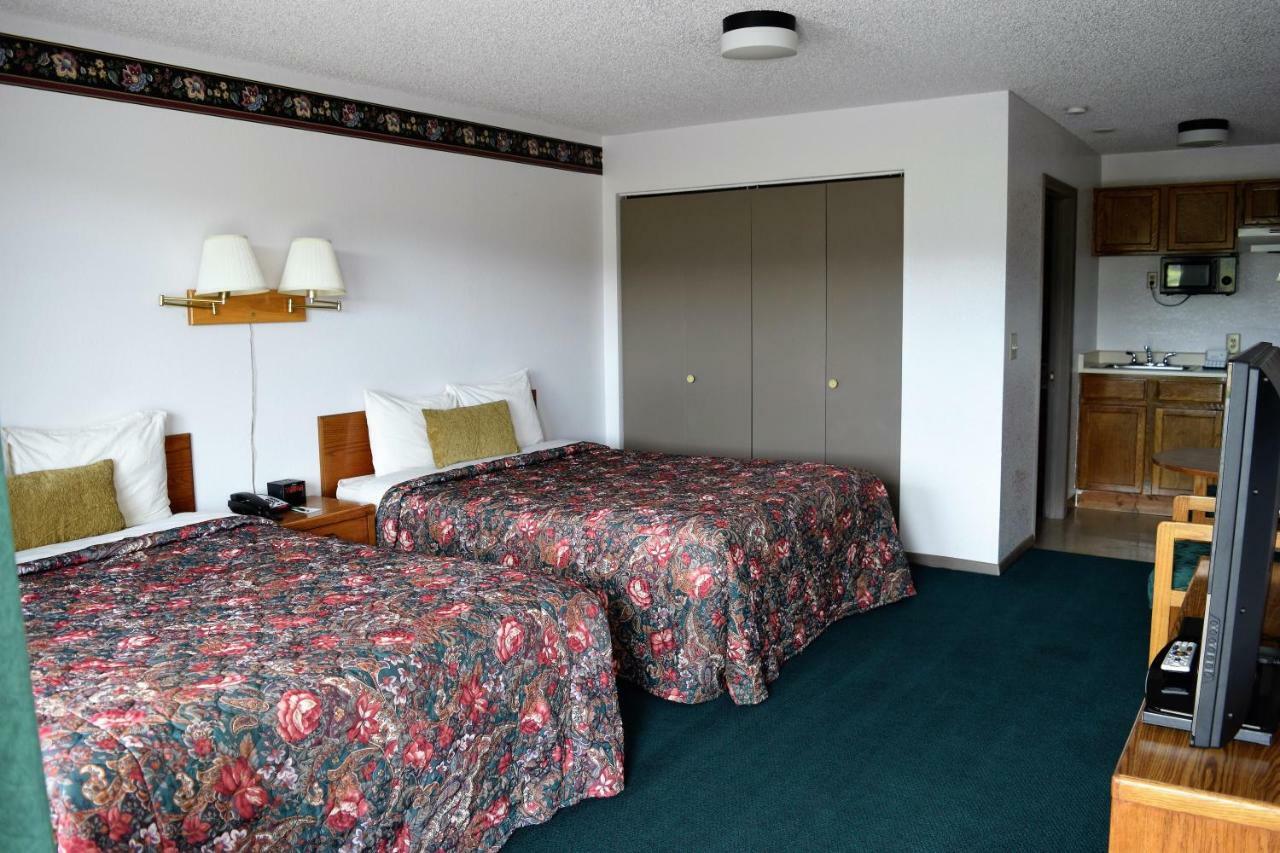 Queen Room Two Queen Beds Non-Smoking
