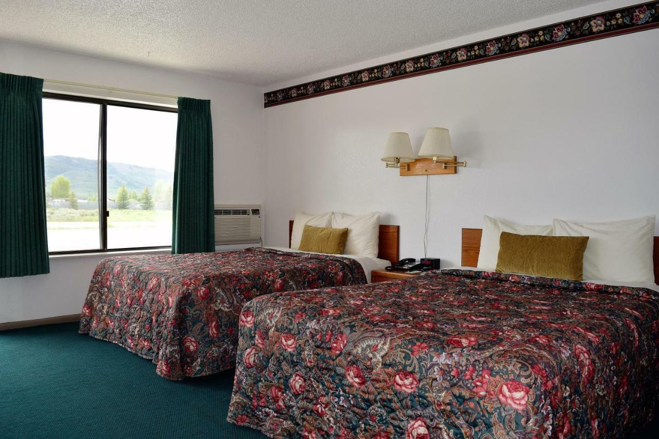 Queen Room Two Queen Beds Non-Smoking