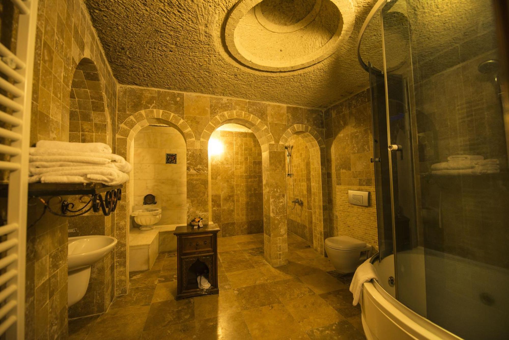 Deluxe Cave Room