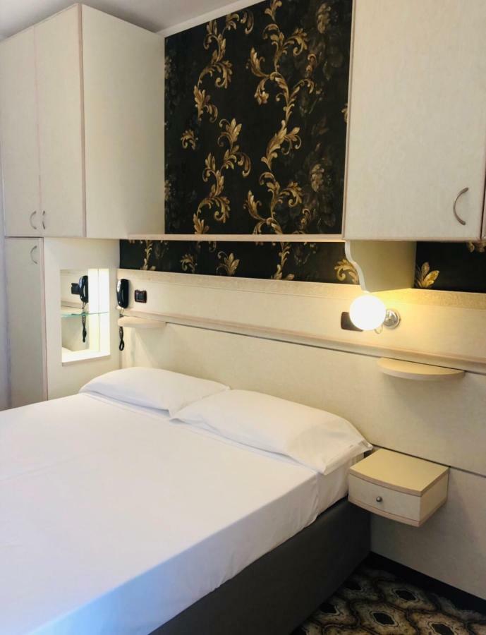 Doppelzimmer mit seitlichem Meerblick
