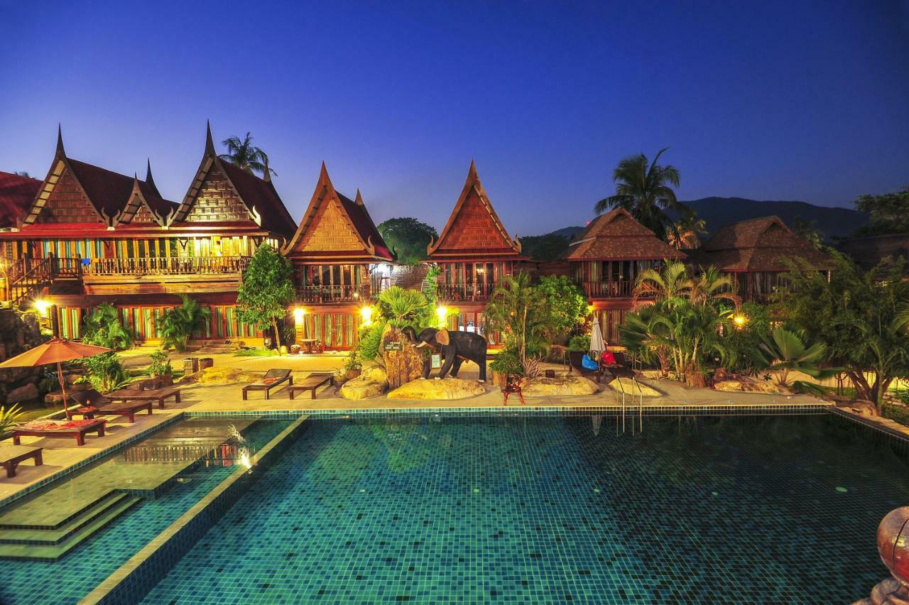 Deluxe Villa Thai mit Poolblick