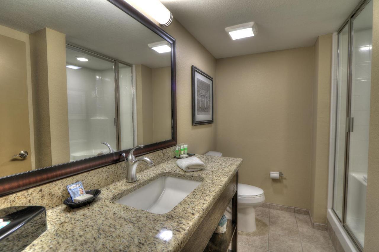 Queen Executive Shower Only