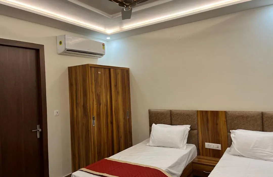 Hotel Taj Sarovar-1