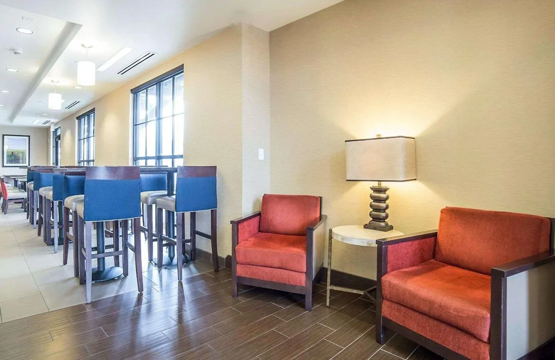 Comfort Suites Airport-University-1