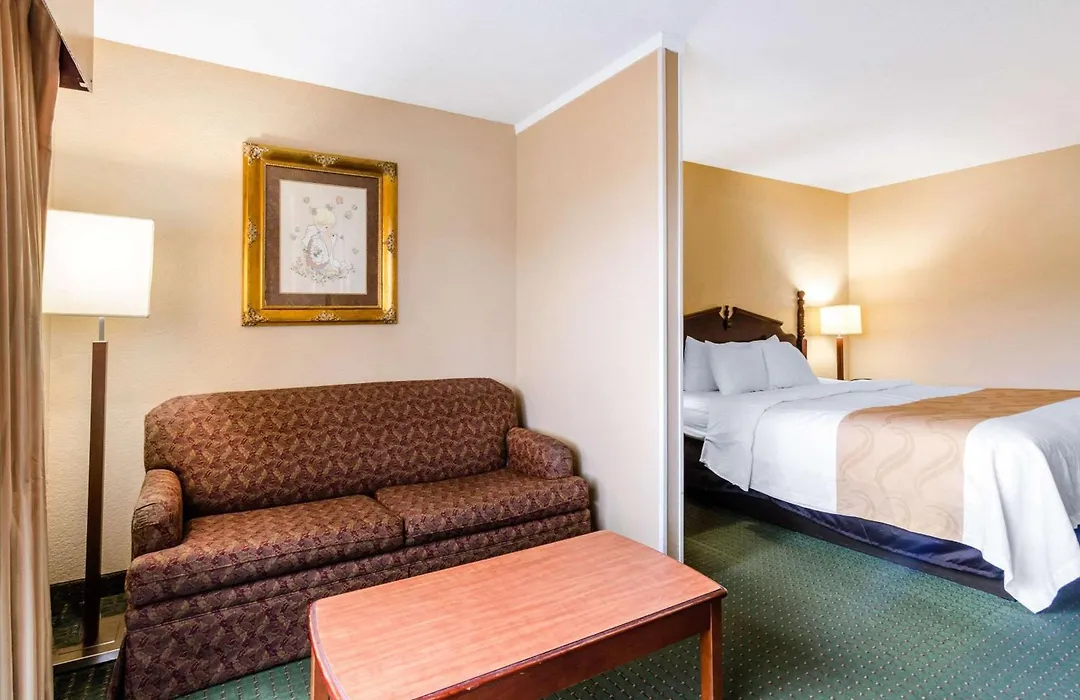 Quality Inn & Suites Carthage Near Precious Moments Chapel-1