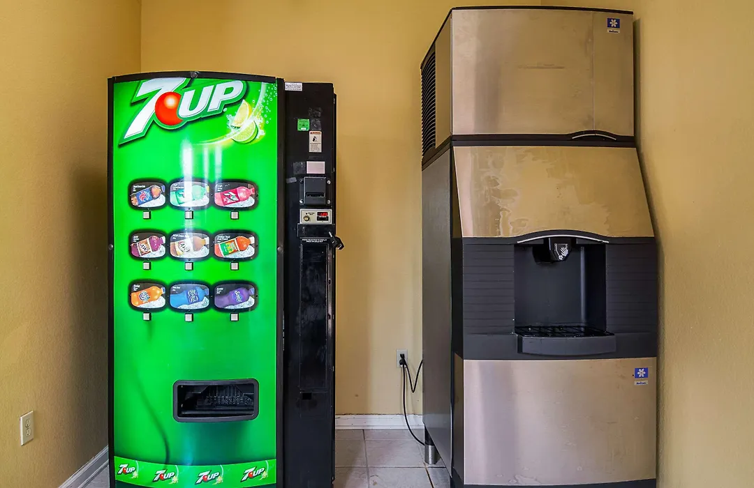 Econo Lodge Inn & Suites Bryant-1