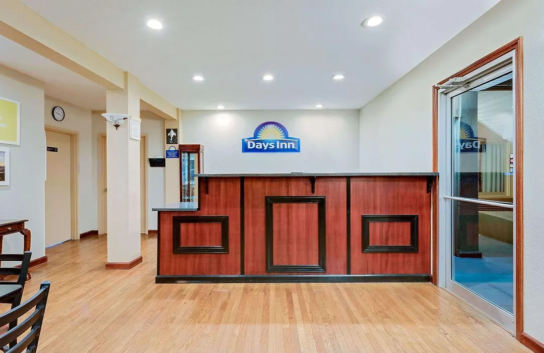 Days Inn By Wyndham Fairmont-1