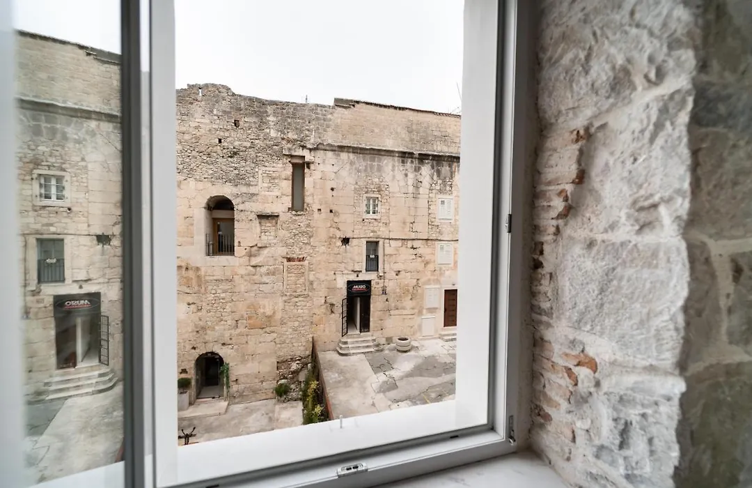 Tifani Luxury Rooms-1