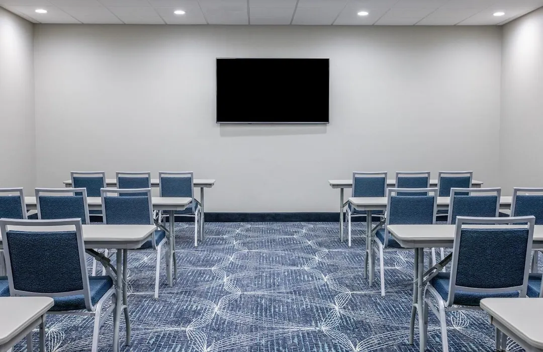 La Quinta Inn & Suites By Wyndham Valdosta-1