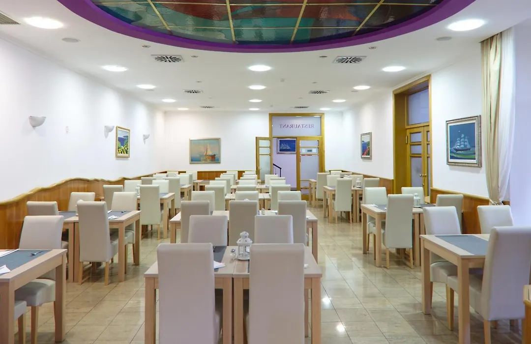 Hotel Komodor-1