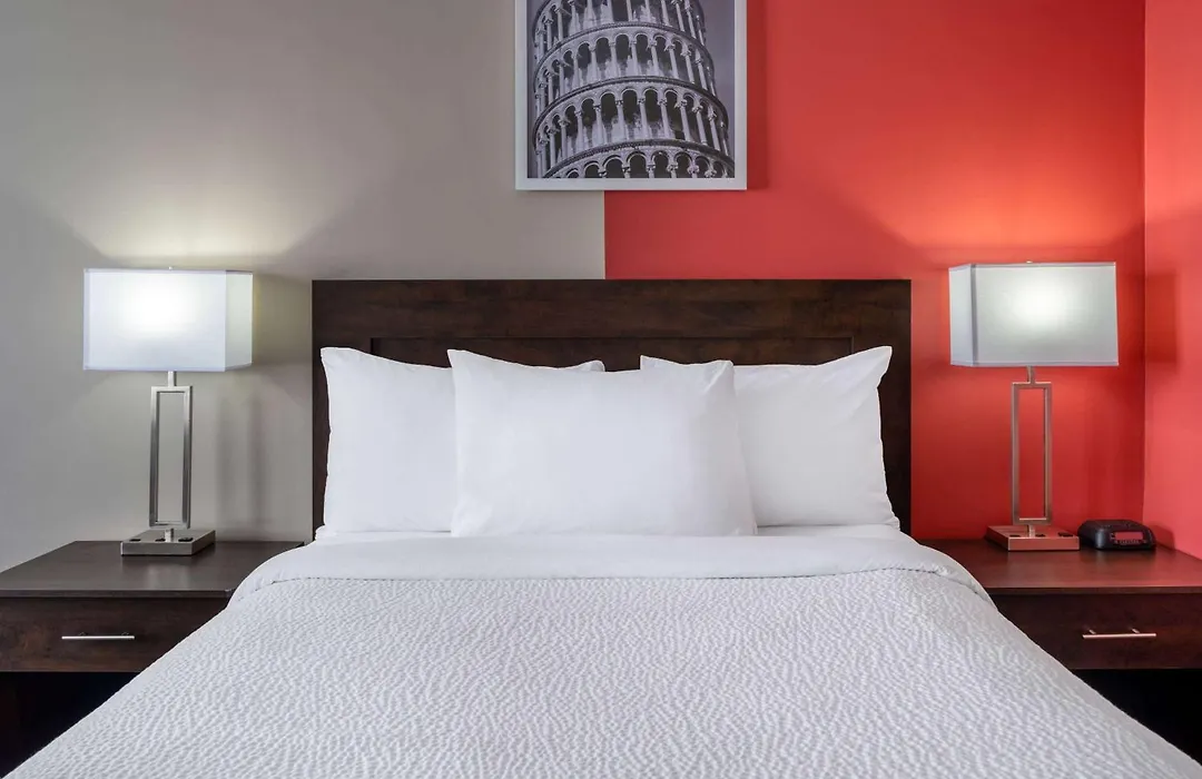 Ramada By Wyndham Thunder Bay Airlane Hotel-1