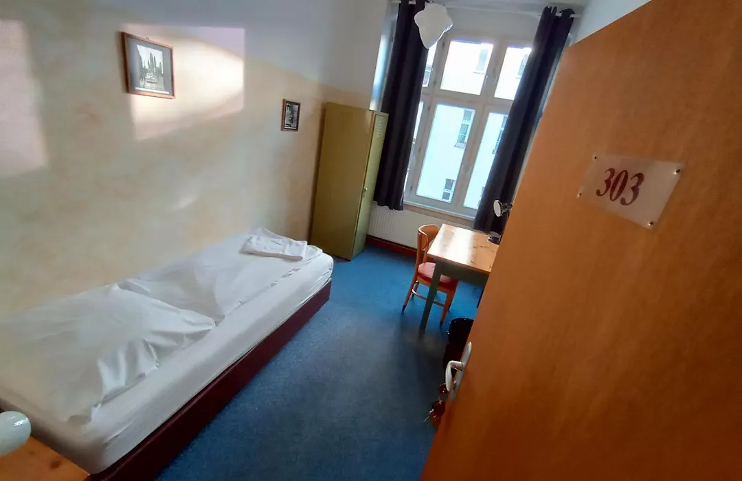 Die Fabrik - baxpax Hotel-1