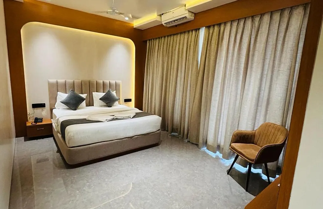 Hotel Royal Retreat-1