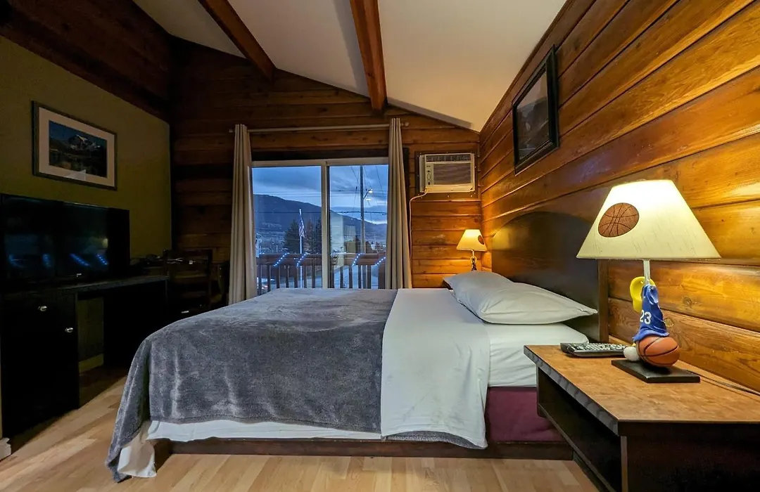 Merritt Lodge-1
