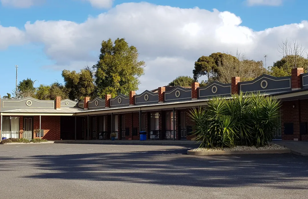 Golden Reef Motor Inn-1