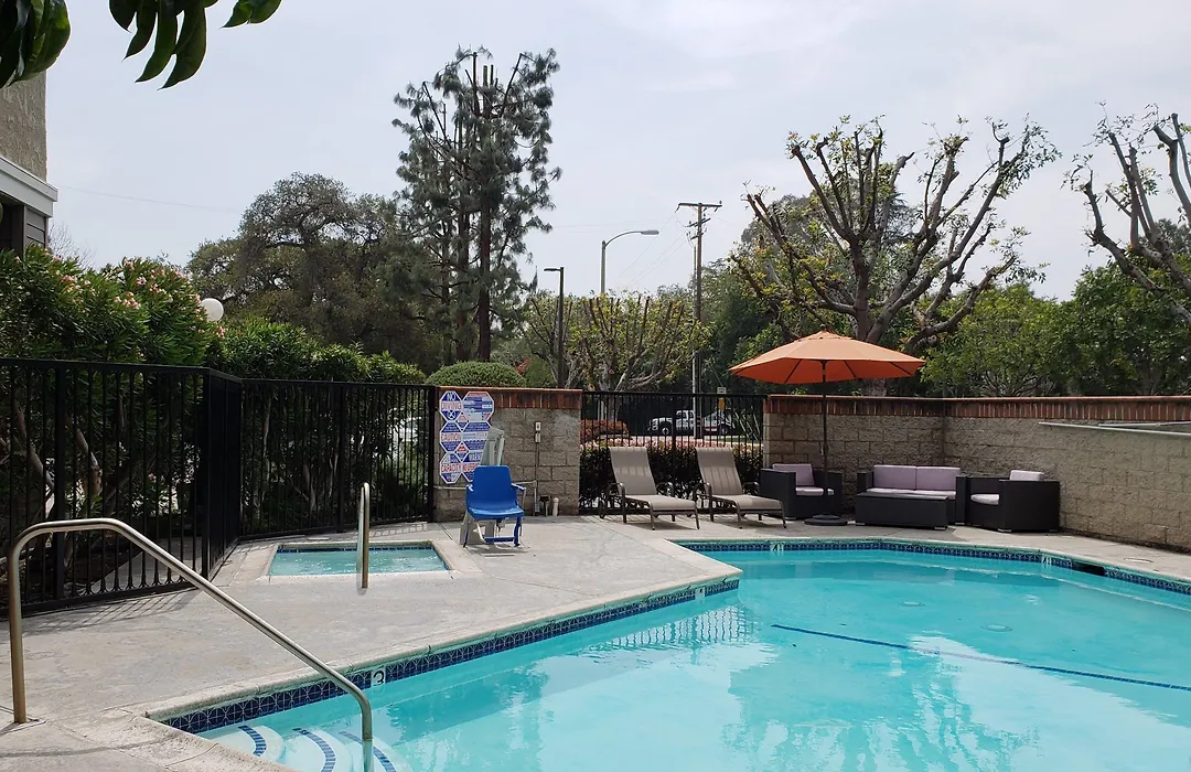 Oak Tree Inn-1