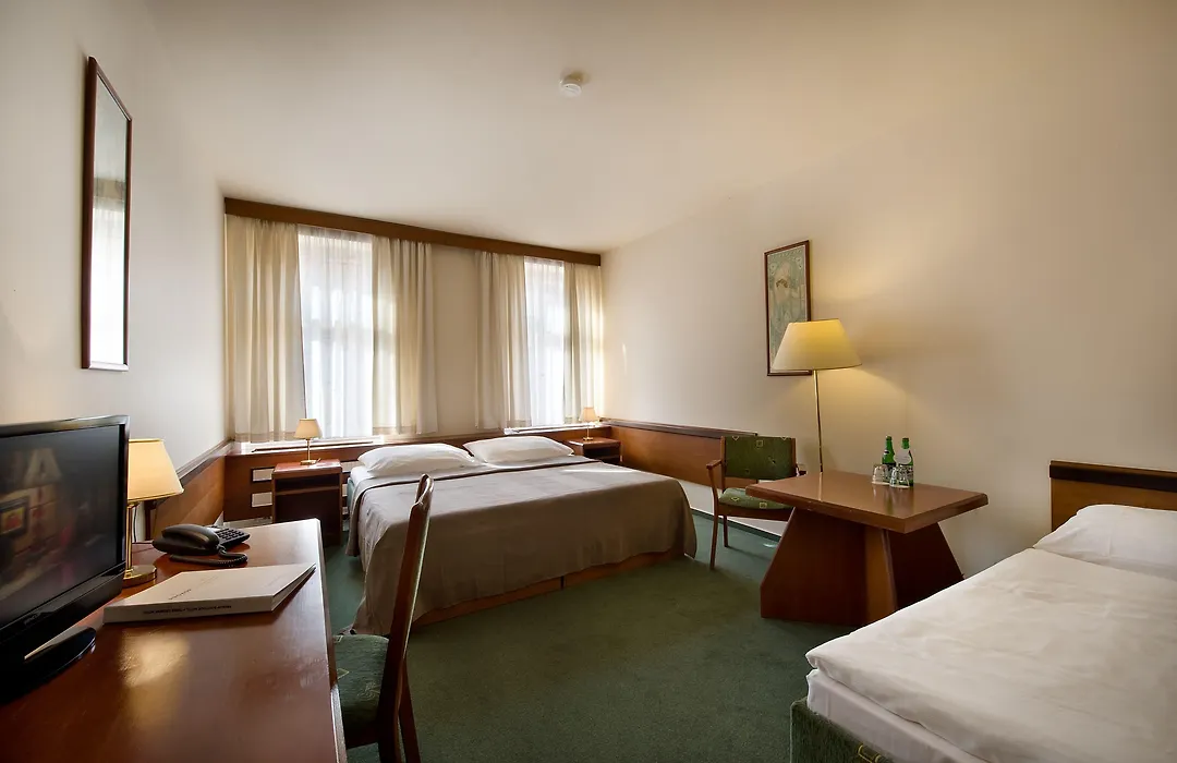 Three Crowns Hotel-1
