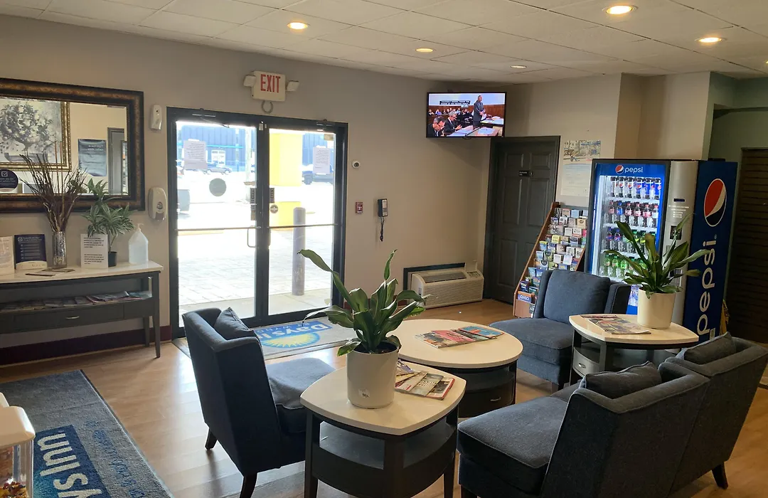 Days Inn By Wyndham Louisville Airport Fair And Expo Center-1