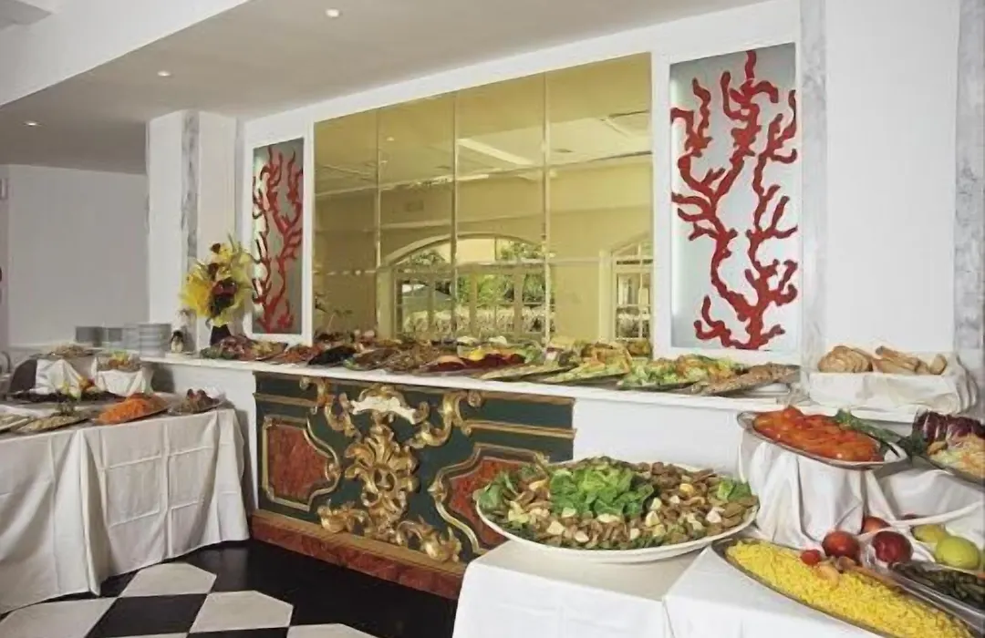 M Glamour Hotel-1