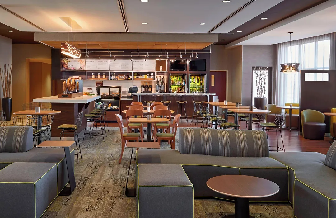 Courtyard By Marriott Kingston Highway 401-1