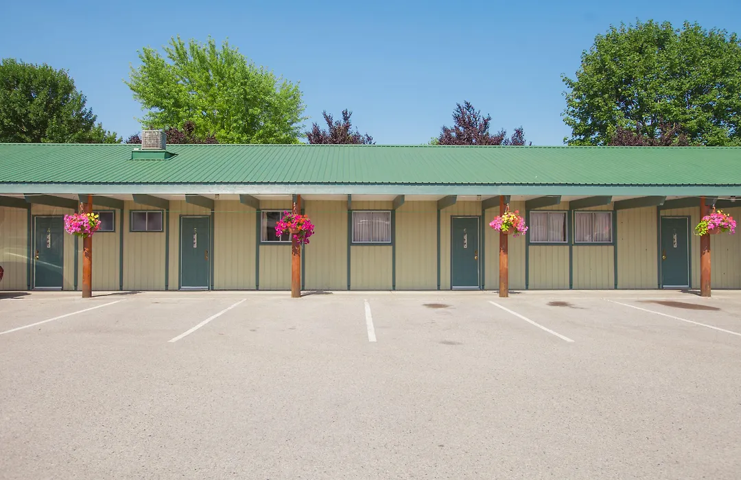 The Lakeside Resort-1