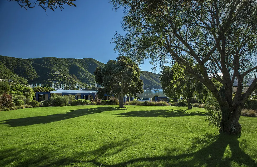 Bay Vista Waterfront Motel-1