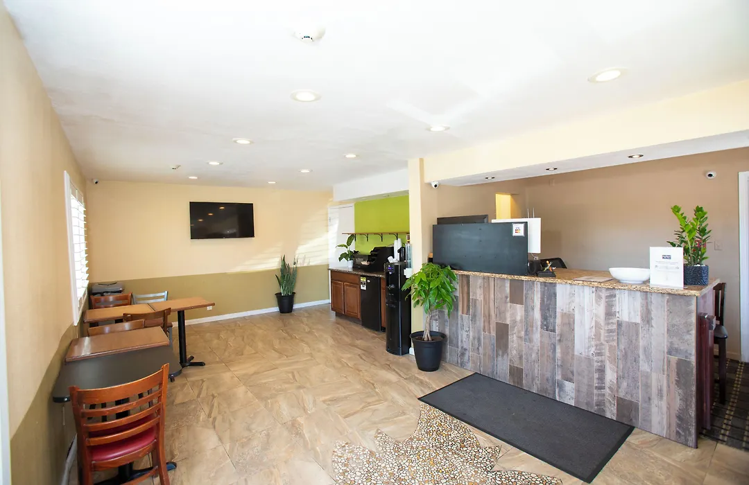 Budget Inn By 101 Bus From Downtown-1