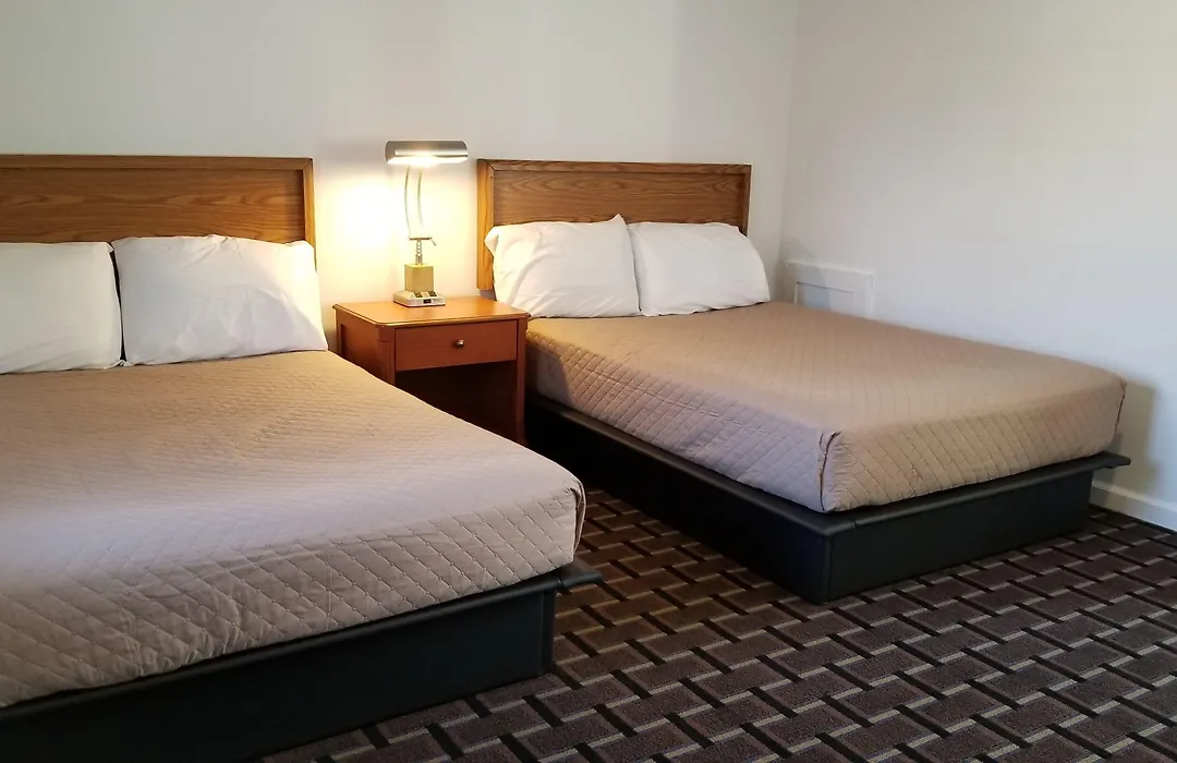 Budget Inn Breezewood-1