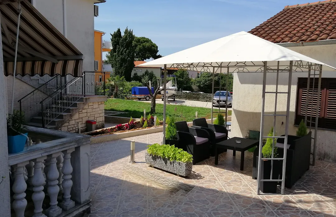 Viktor Rooms And Apartments-1