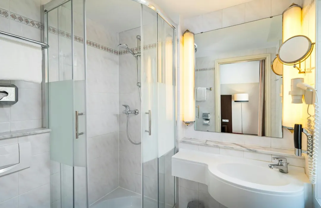 Leonardo Hotel Berlin Ku'Damm-1