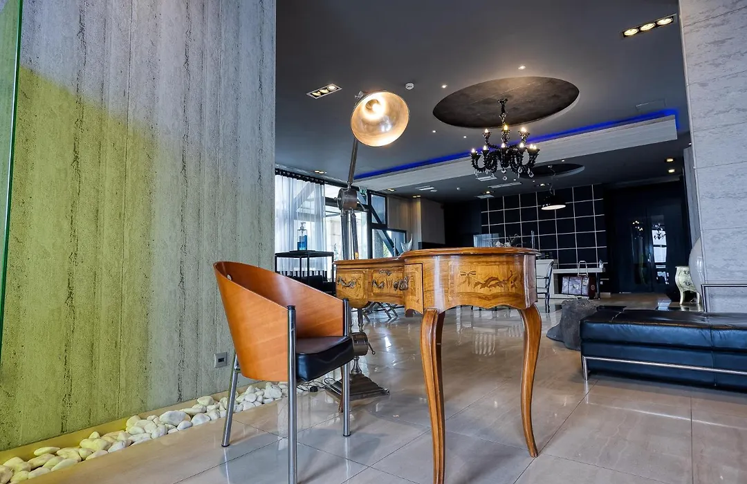 Gallery Art Hotel-1