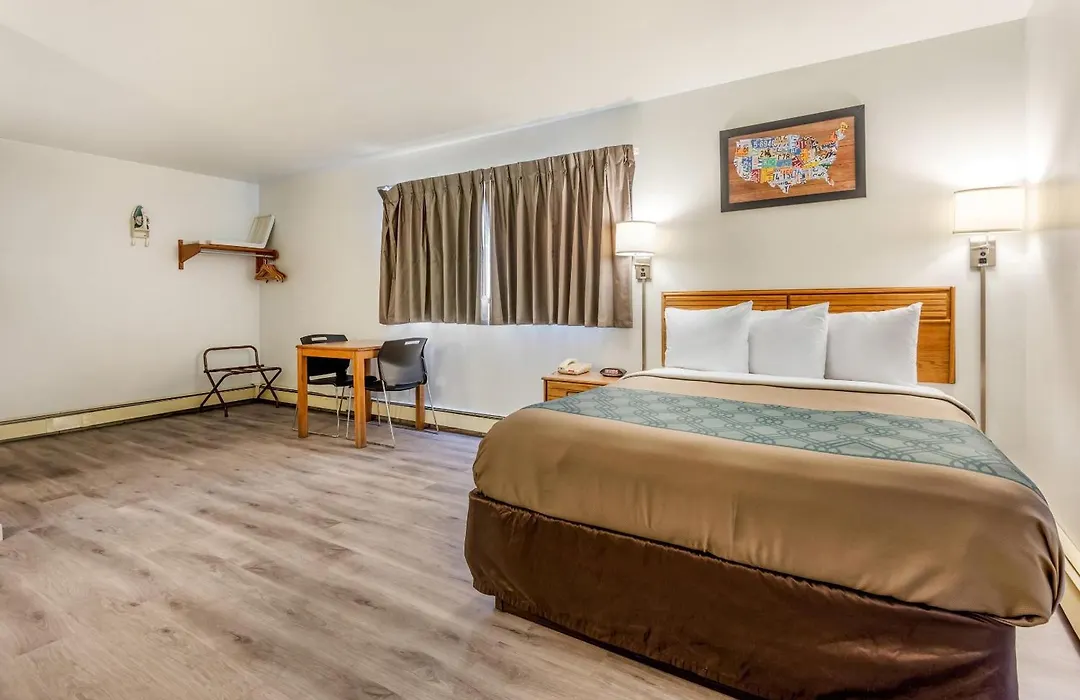 Econo Lodge Saint Albans-1