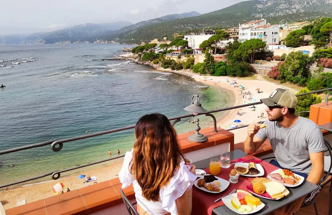 Bue Marino Hotel & Rooftop Bar-1