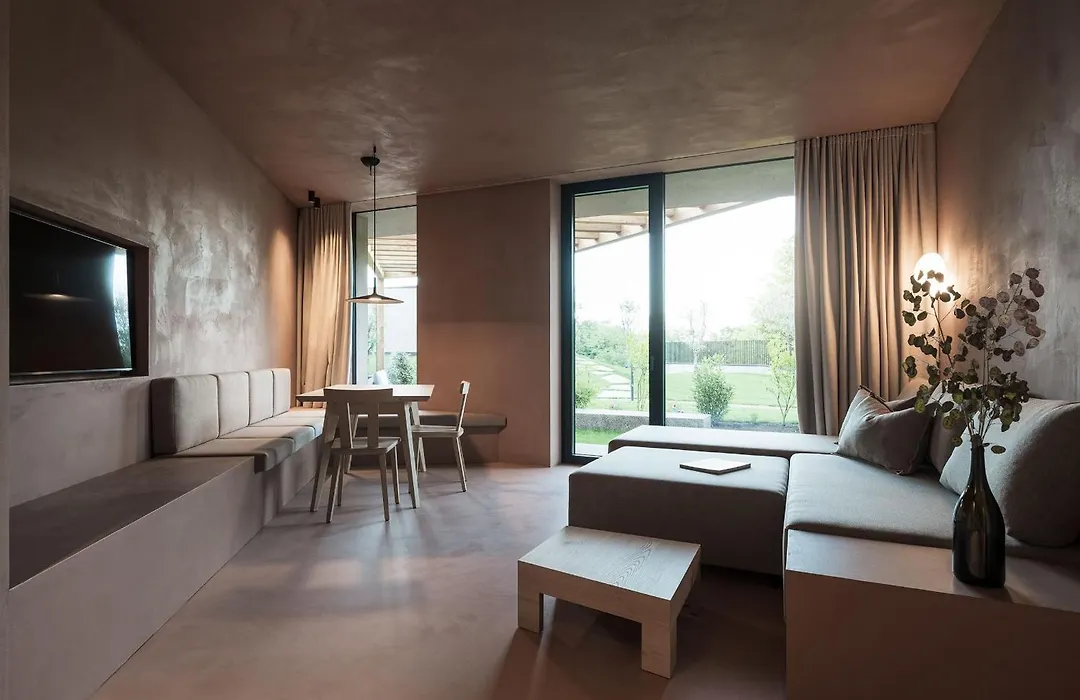 Hotel Weingut Stroblhof-1
