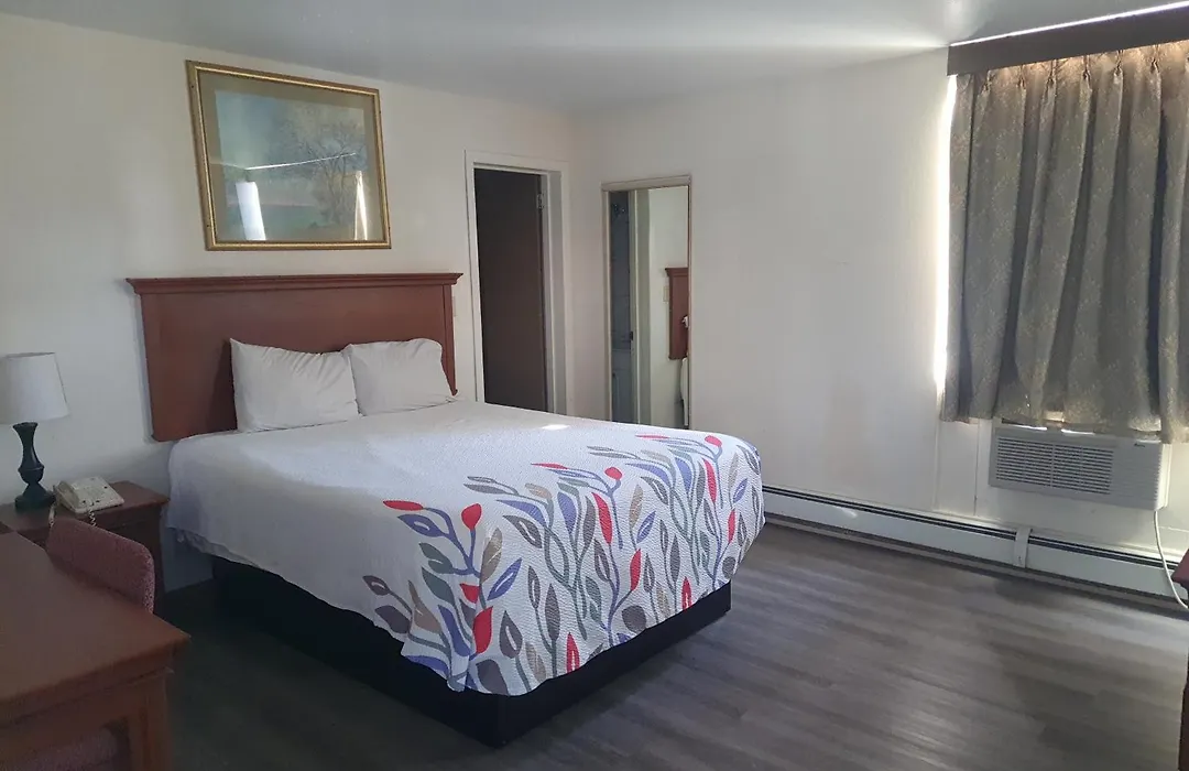 Canadiana Motel-1