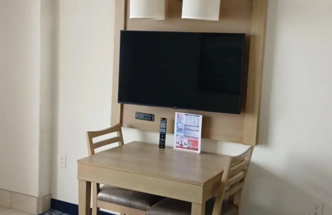 Comfort Suites Beachfront-1