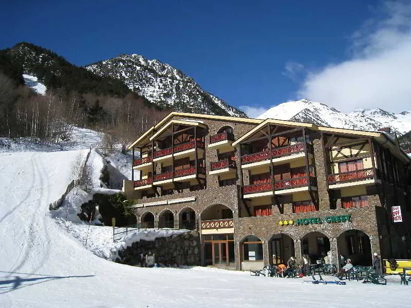 Hotel Crest-1