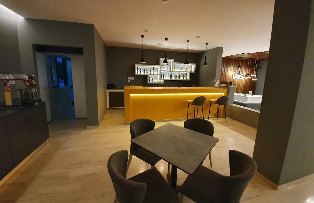 Iris Hotel-1