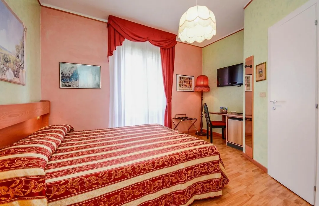 Hotel Benaco-1
