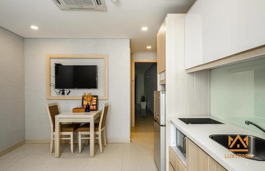 Luxy Park Hotel & Apartments City Centre-1