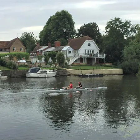 Thames Edge Rooms-2