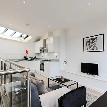 Trafalgar Square By Excel Apartments-2