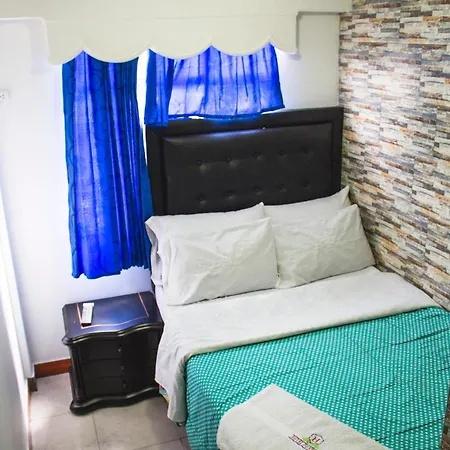 Hotel Punto 100-2