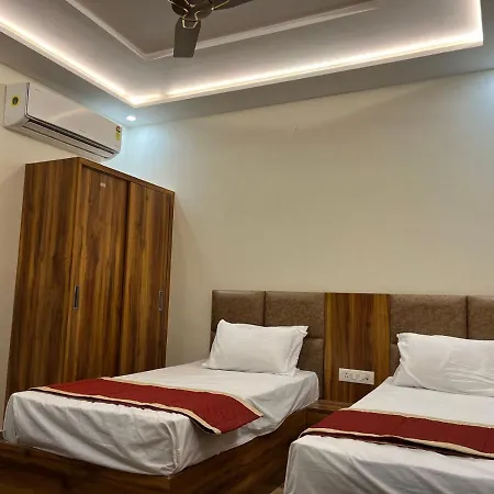 Hotel Taj Sarovar-3